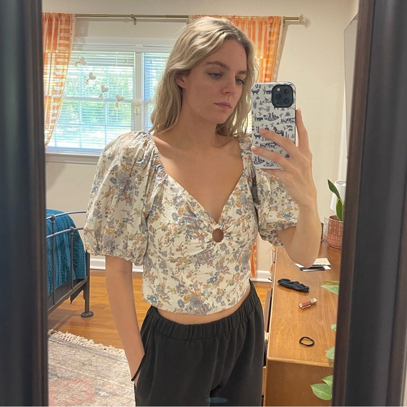 NWOT Abercrombie Puff Sleeve Top - Picture 4 of 7